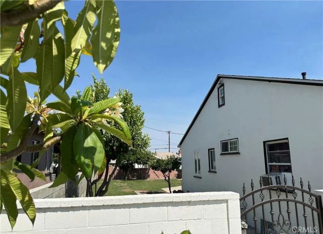 631 N Park, Rialto, CA 92376