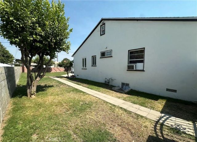 631 N Park, Rialto, CA 92376