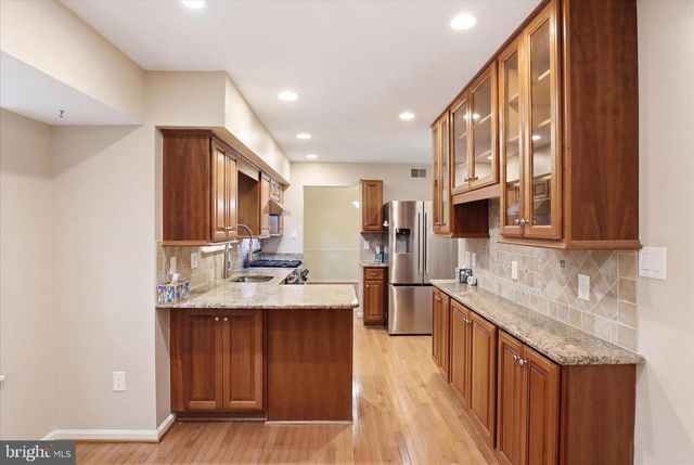 317 CARDINAL GLEN CIR, Sterling, VA 20164