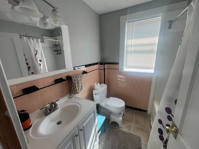 17 Pond St, Sharon, MA 02067