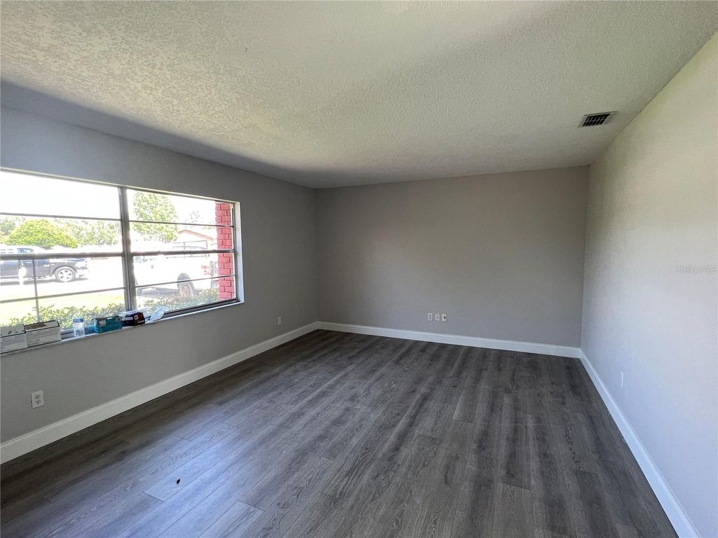 Image 2 of property listing at 1313 SUMMER BREEZE ROAD, Orlando, FL 32822