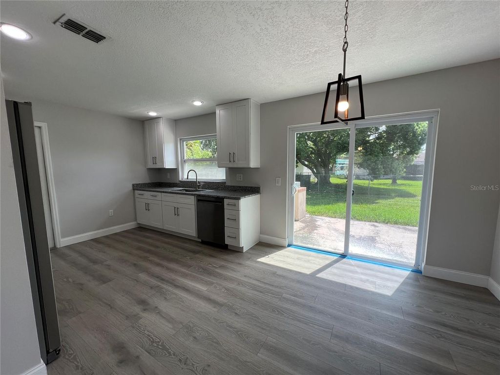 Image 11 of property listing at 1313 SUMMER BREEZE ROAD, Orlando, FL 32822