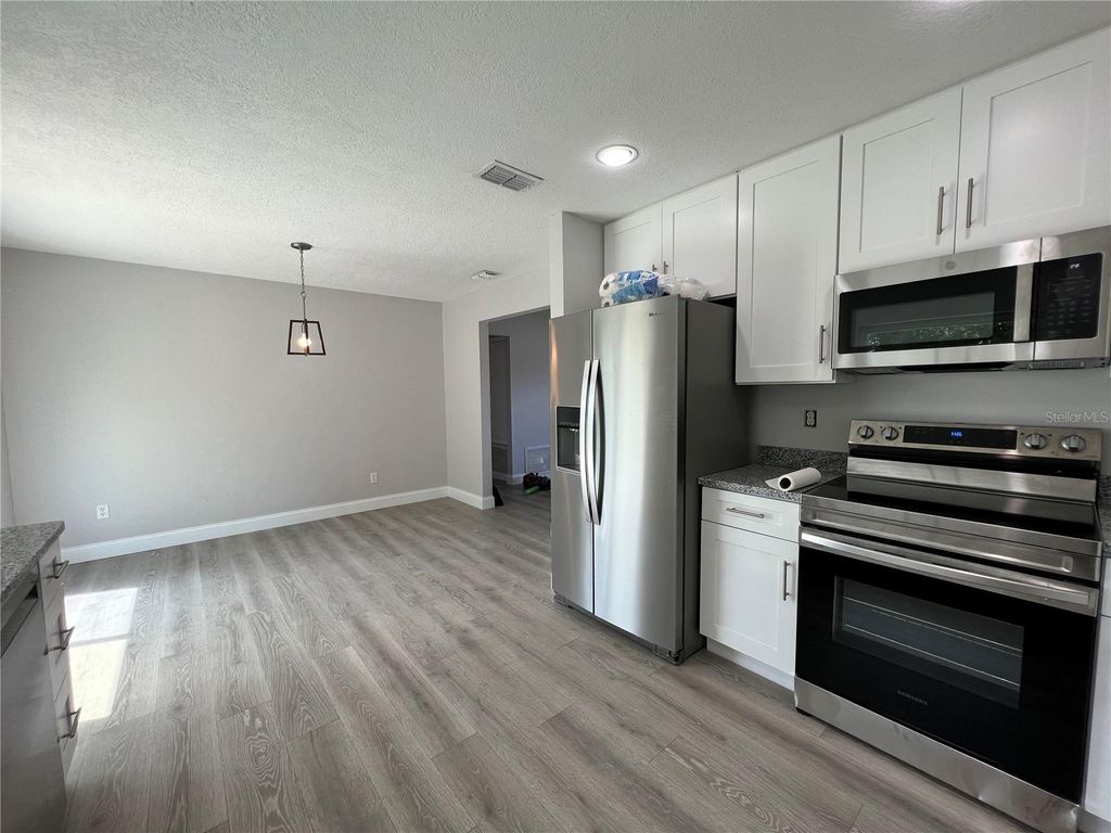 Image 12 of property listing at 1313 SUMMER BREEZE ROAD, Orlando, FL 32822