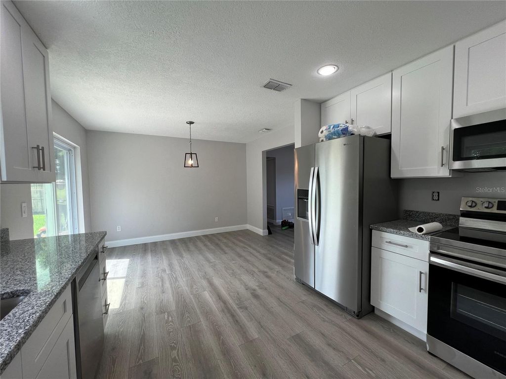 Image 13 of property listing at 1313 SUMMER BREEZE ROAD, Orlando, FL 32822