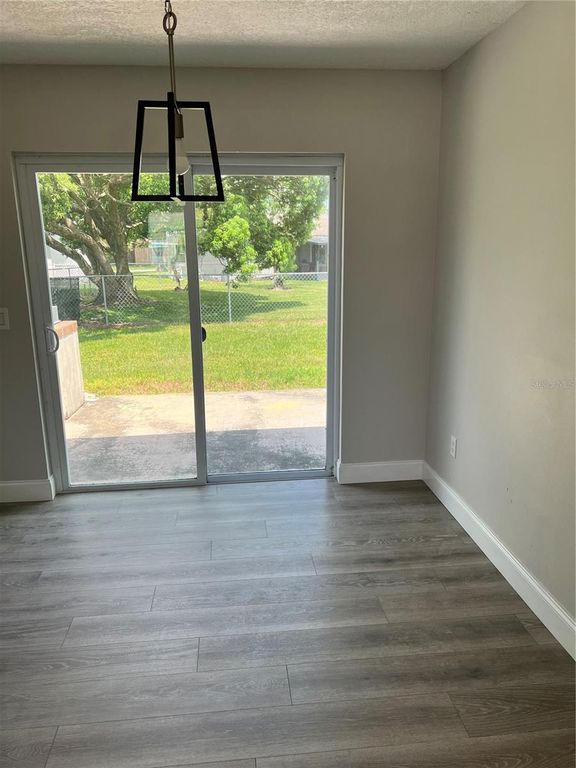 Image 14 of property listing at 1313 SUMMER BREEZE ROAD, Orlando, FL 32822