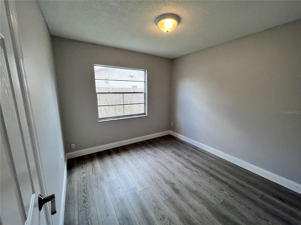 Image 15 of property listing at 1313 SUMMER BREEZE ROAD, Orlando, FL 32822