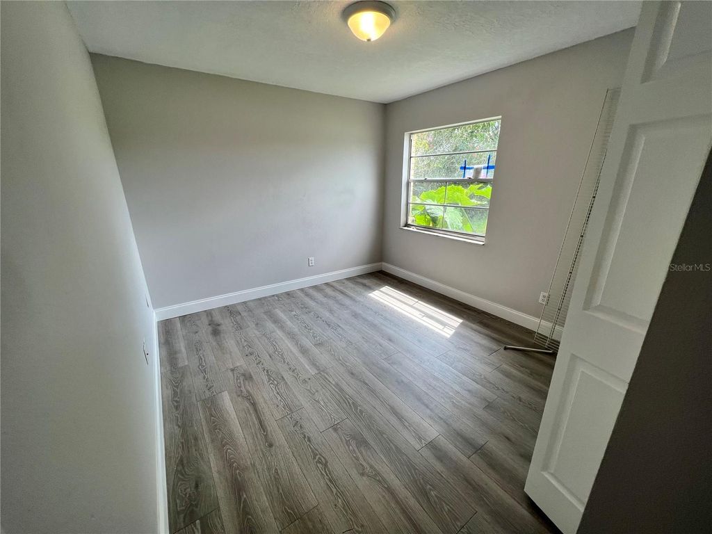 Image 16 of property listing at 1313 SUMMER BREEZE ROAD, Orlando, FL 32822