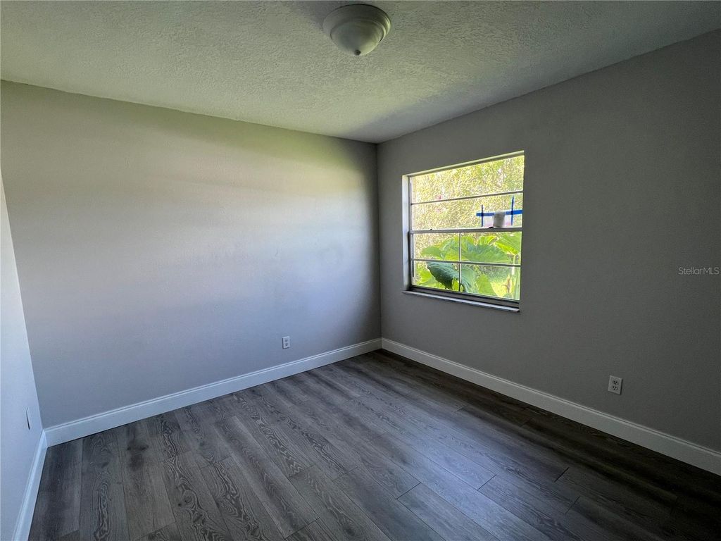 Image 3 of property listing at 1313 SUMMER BREEZE ROAD, Orlando, FL 32822