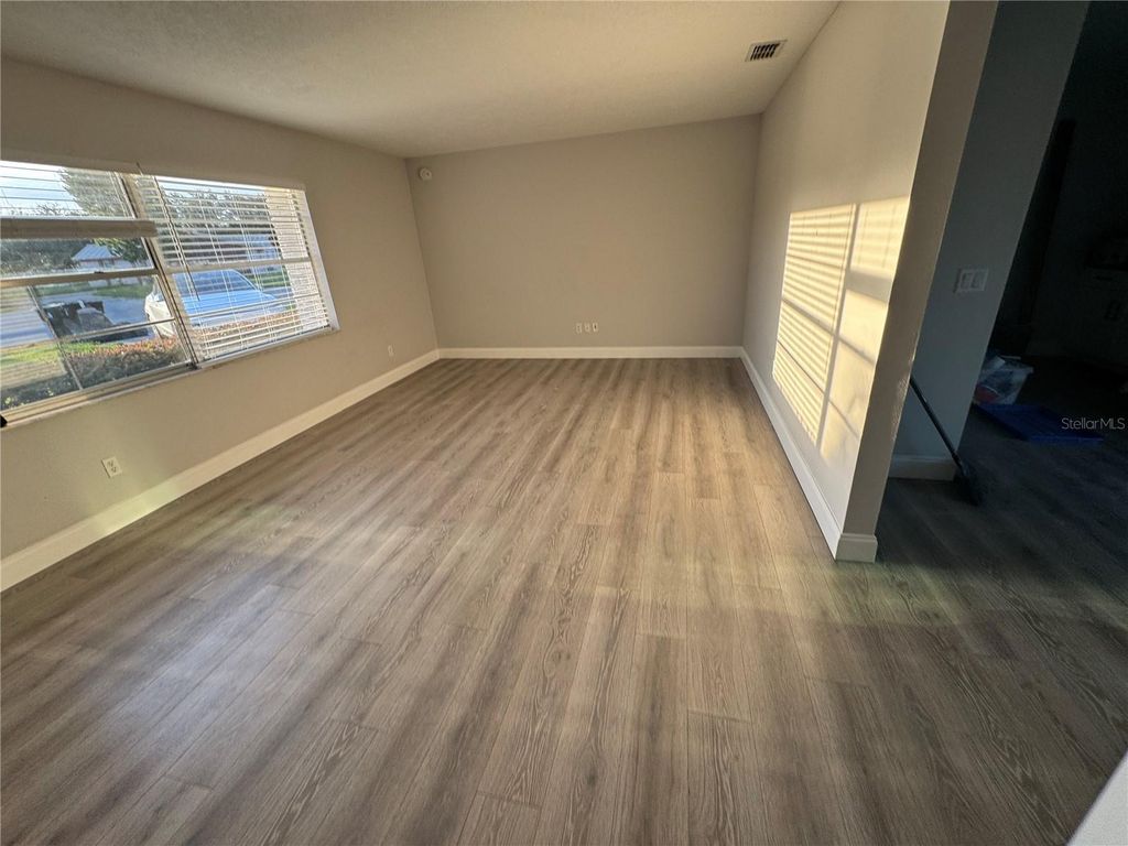 Image 26 of property listing at 1313 SUMMER BREEZE ROAD, Orlando, FL 32822