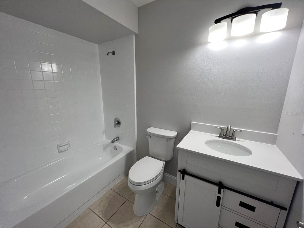 Image 27 of property listing at 1313 SUMMER BREEZE ROAD, Orlando, FL 32822