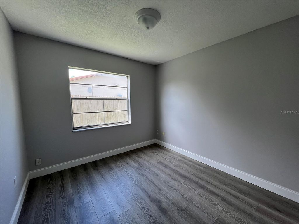 Image 5 of property listing at 1313 SUMMER BREEZE ROAD, Orlando, FL 32822