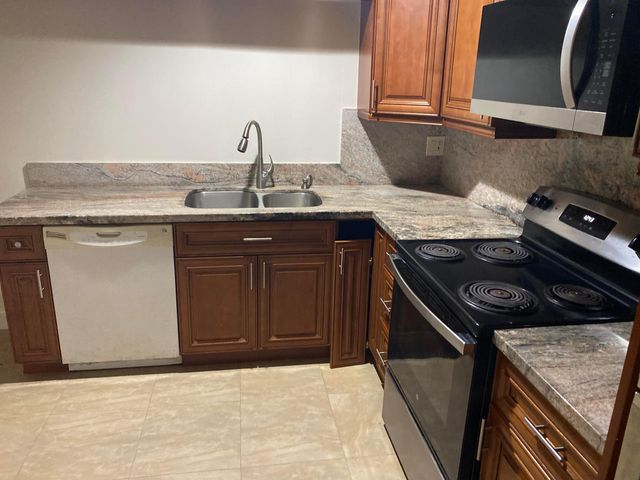 5029 NW 5TH Street, Delray Beach, FL 33445