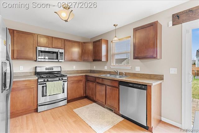 3463 Amber Oaks Drive, Howell, MI 48855