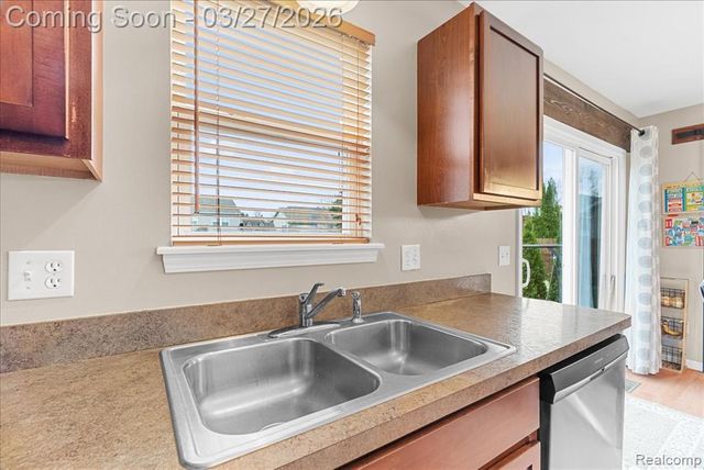 3463 Amber Oaks Drive, Howell, MI 48855