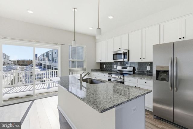 406 18TH AVENUE, Ranson, WV 25438