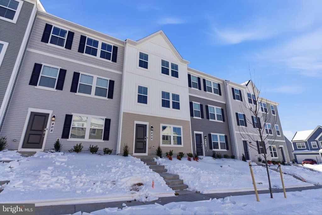 406 18TH AVENUE, Ranson, WV 25438