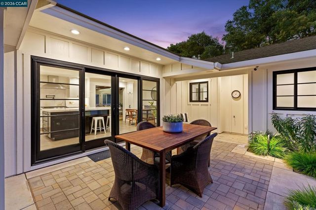 6 Del Valle, Orinda, CA 94563