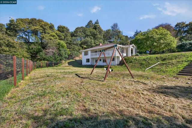 6 Del Valle, Orinda, CA 94563