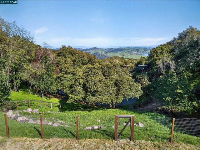 6 Del Valle, Orinda, CA 94563