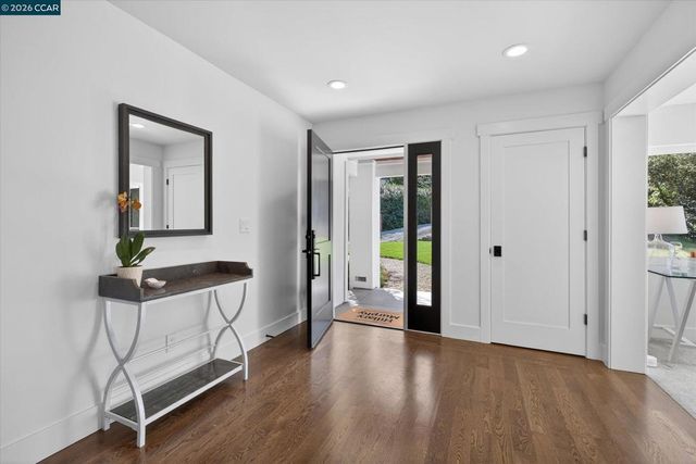 6 Del Valle, Orinda, CA 94563