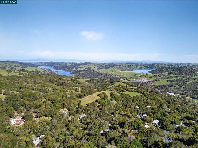 6 Del Valle, Orinda, CA 94563