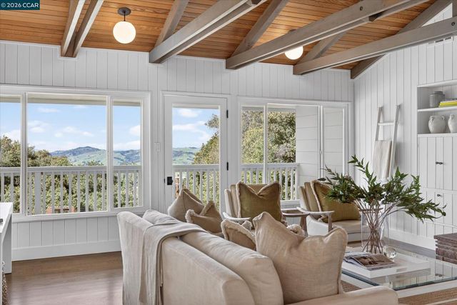 6 Del Valle, Orinda, CA 94563