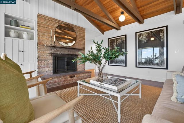 6 Del Valle, Orinda, CA 94563