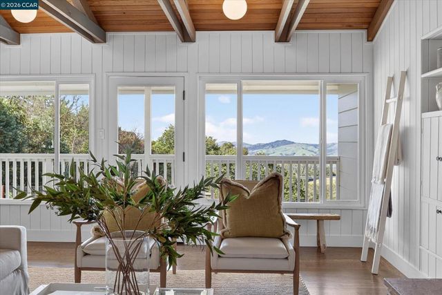 6 Del Valle, Orinda, CA 94563