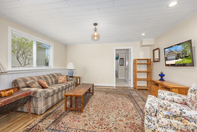 2631 Stockwood Drive Ne, City Of Grand Rapids, MI 49505