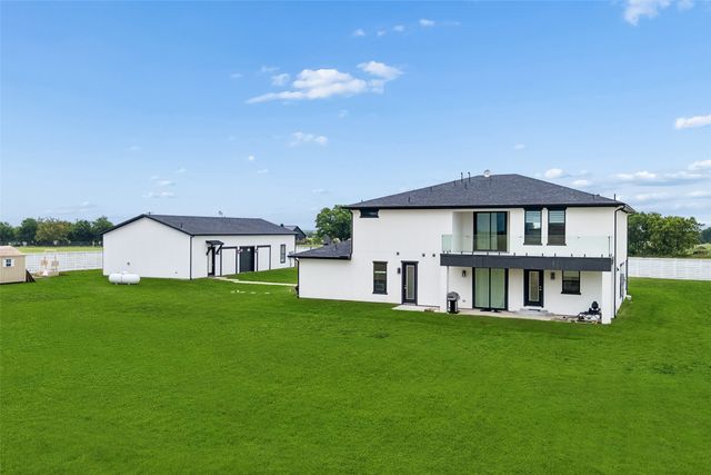 1053 Sedalia Road, Van Alstyne, TX 75495