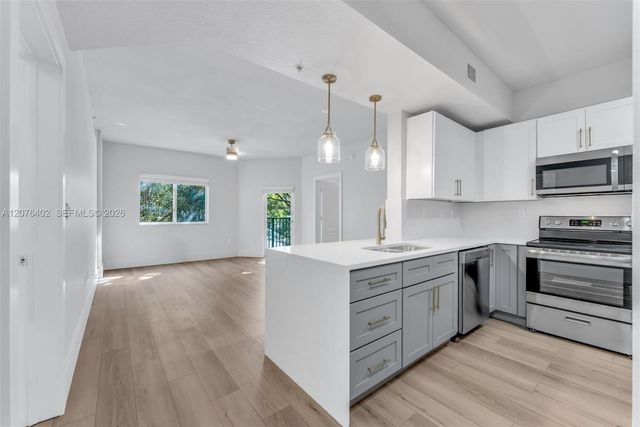 6001 SW 70th Street 512, South Miami, FL 33143