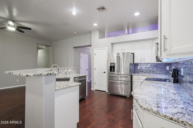 5974 W KERRY Lane, Glendale, AZ 85308