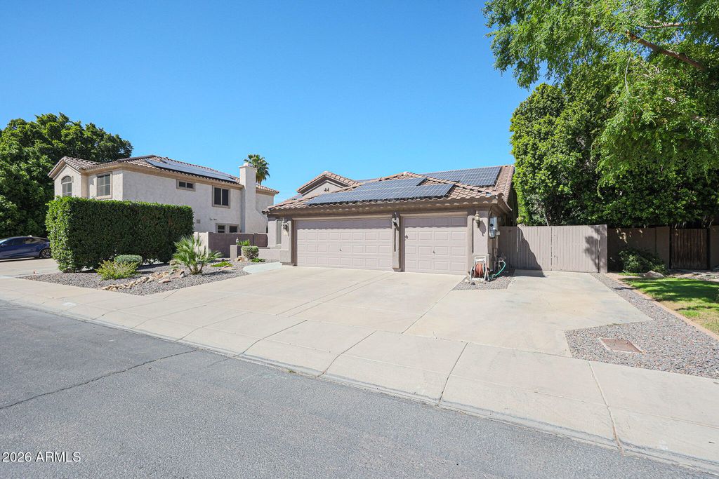 5974 W KERRY Lane, Glendale, AZ 85308 — photo 2