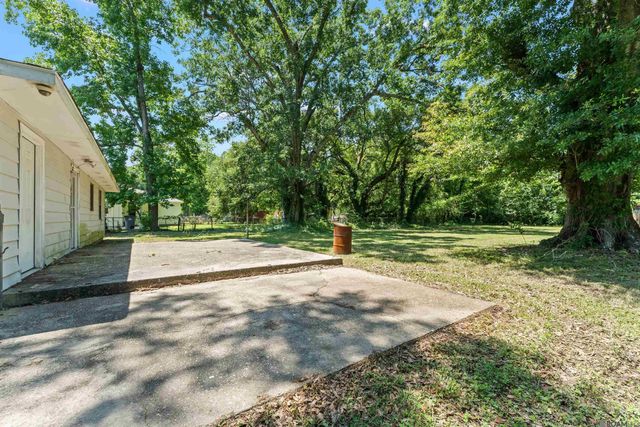 1477 Nichols St, Baker, LA 70714