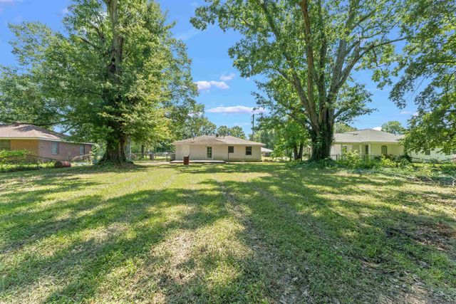 1477 Nichols St, Baker, LA 70714
