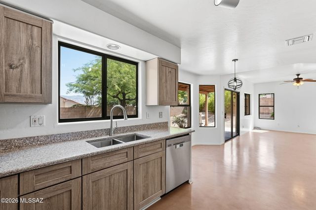 10811 E Limberbush Place, Tucson, AZ 85748