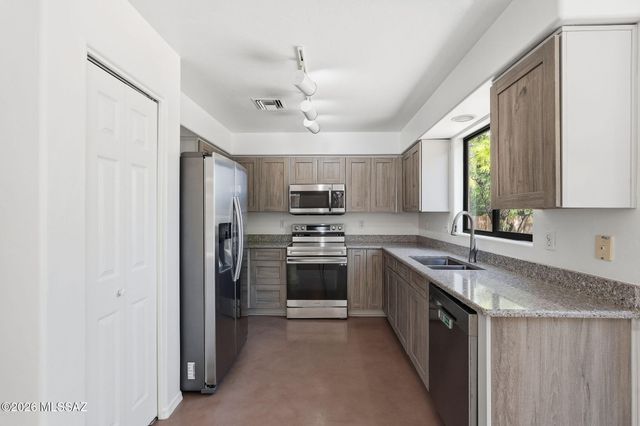 10811 E Limberbush Place, Tucson, AZ 85748