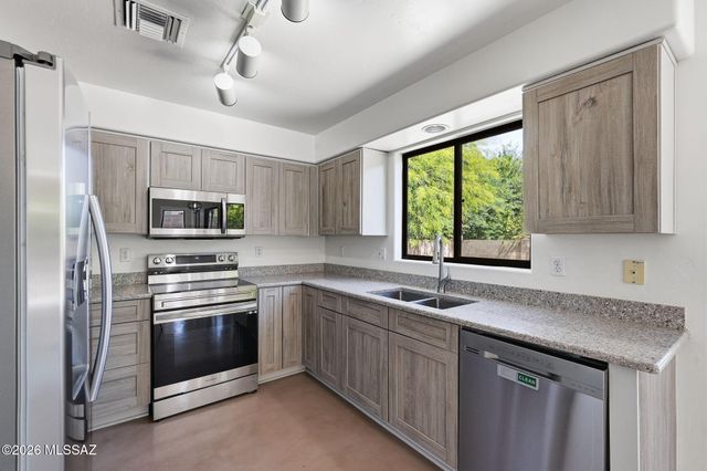 10811 E Limberbush Place, Tucson, AZ 85748