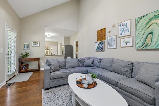 301 Mill Run Cir, Nashville, TN 37221
