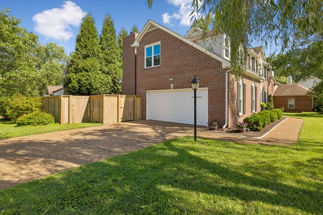 301 Mill Run Cir, Nashville, TN 37221