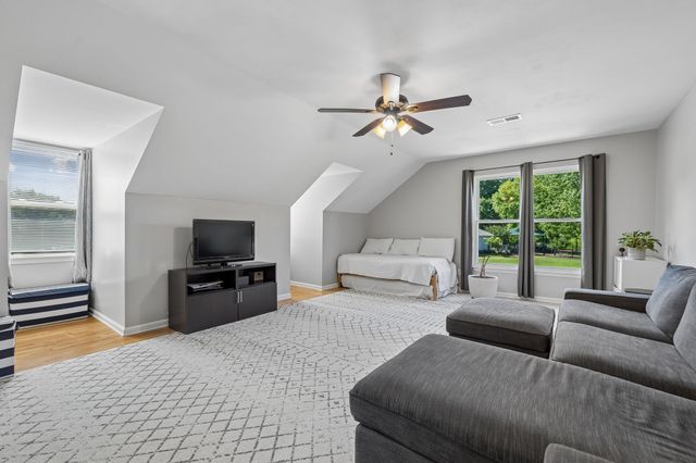 301 Mill Run Cir, Nashville, TN 37221