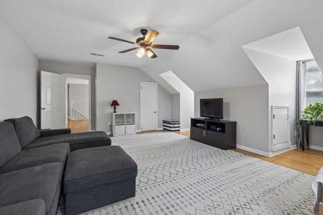 301 Mill Run Cir, Nashville, TN 37221