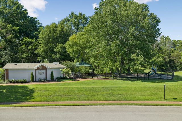 301 Mill Run Cir, Nashville, TN 37221