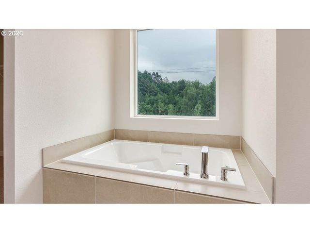 9194 Se Azalea St, Happy Valley, OR 97086