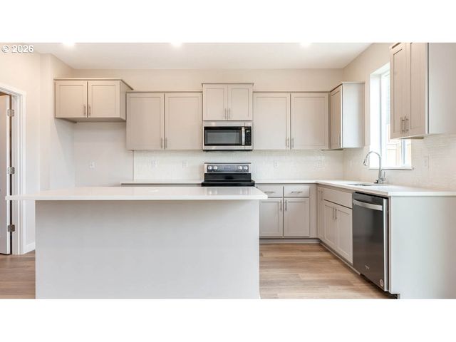 9194 Se Azalea St, Happy Valley, OR 97086