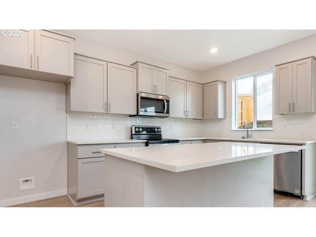 9194 Se Azalea St, Happy Valley, OR 97086