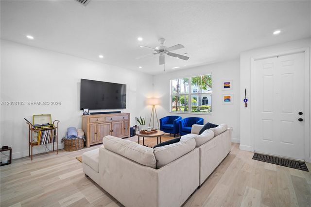 317 SW 13th Terrace 317, Fort Lauderdale, FL 33312