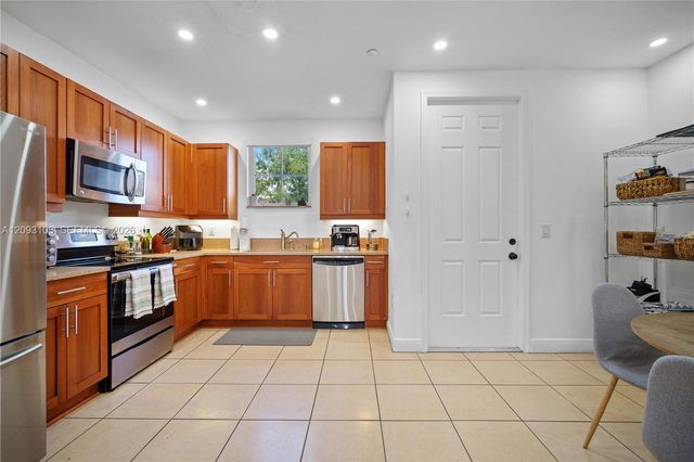 317 SW 13th Terrace 317, Fort Lauderdale, FL 33312