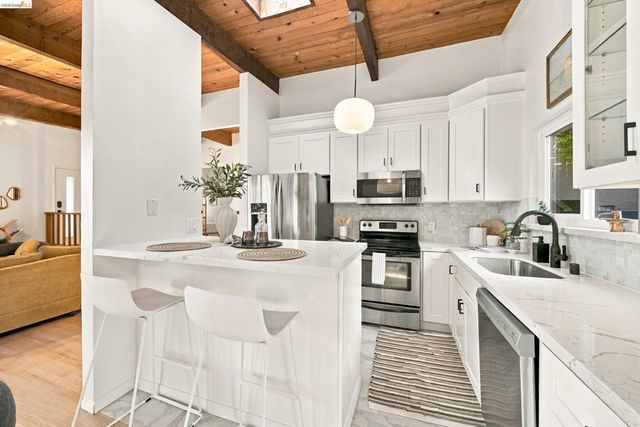 6064 Colton Blvd, Oakland, CA 94611