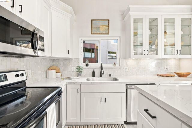 6064 Colton Blvd, Oakland, CA 94611